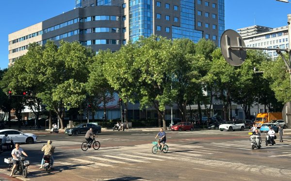优配货主 海淀苏州街路口塌陷路面已回填完毕，车辆可正常通行